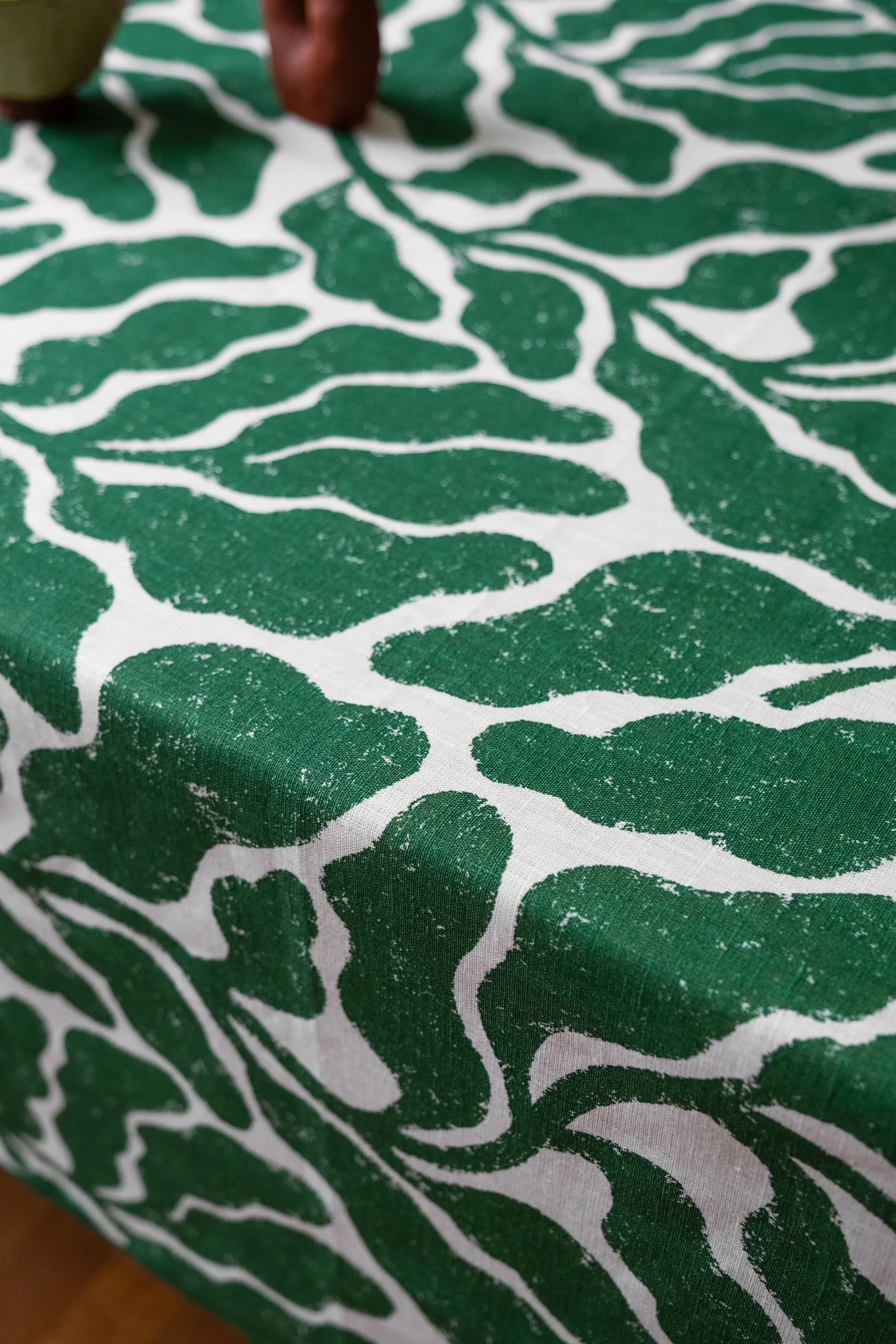 Leaves Tischdecke, Green, 149 x 250cm Fine Little Day