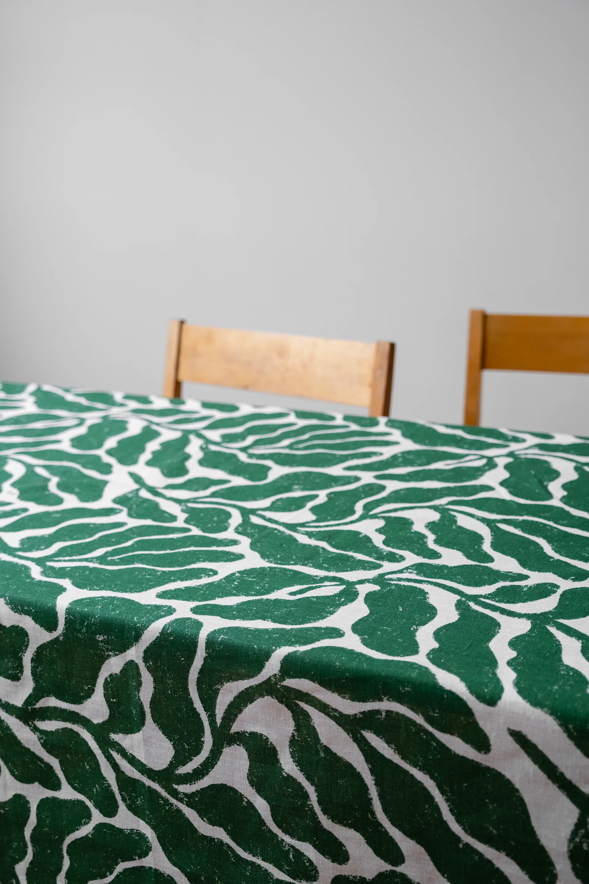 Leaves Tischdecke, Green, 149 x 250cm Fine Little Day