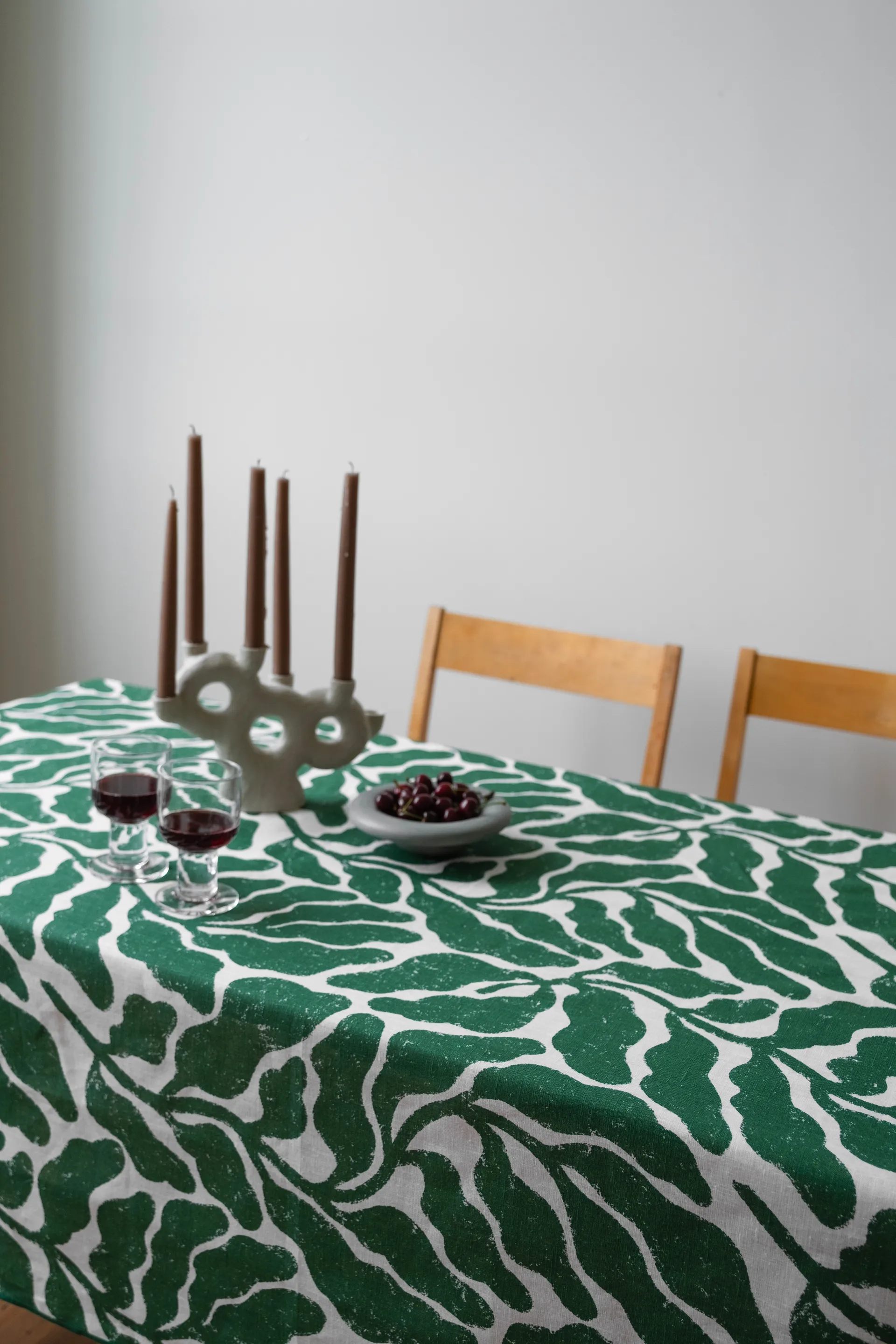 Leaves Tischdecke, Green, 149 x 250cm Fine Little Day