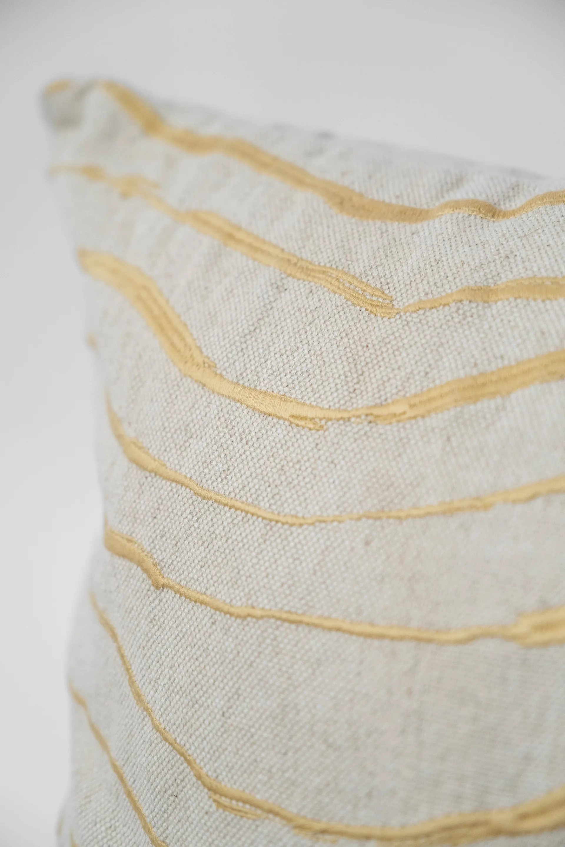 Welle Kissenbezug 48 x 48cm, Gelb Fine Little Day