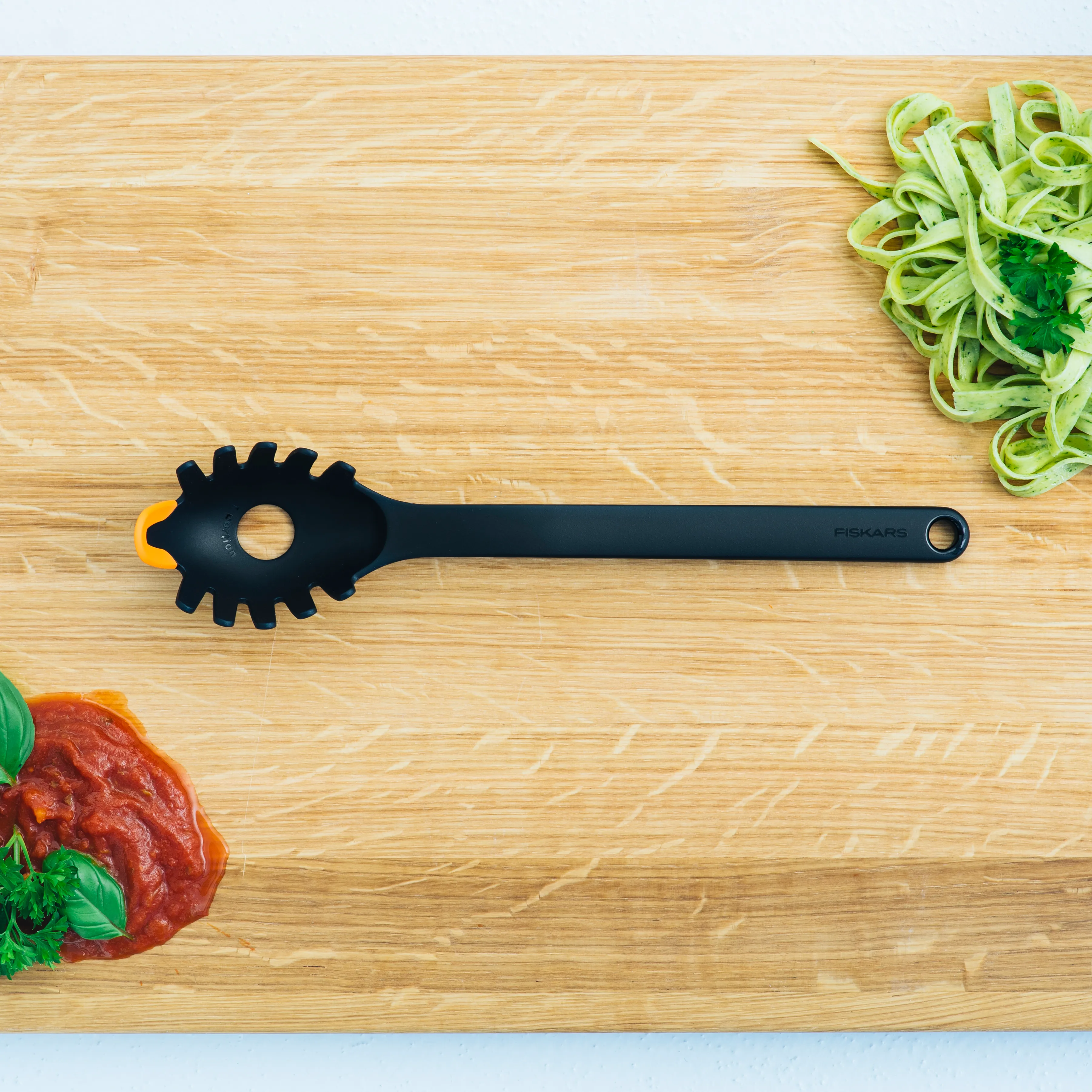 Fiskars Löffel Mit Spitzer Form – 30 Cm, Kunststoff, Schwarz | Suppenkelle Zum Schöpfen & Umrühren, Spülmaschinenfest