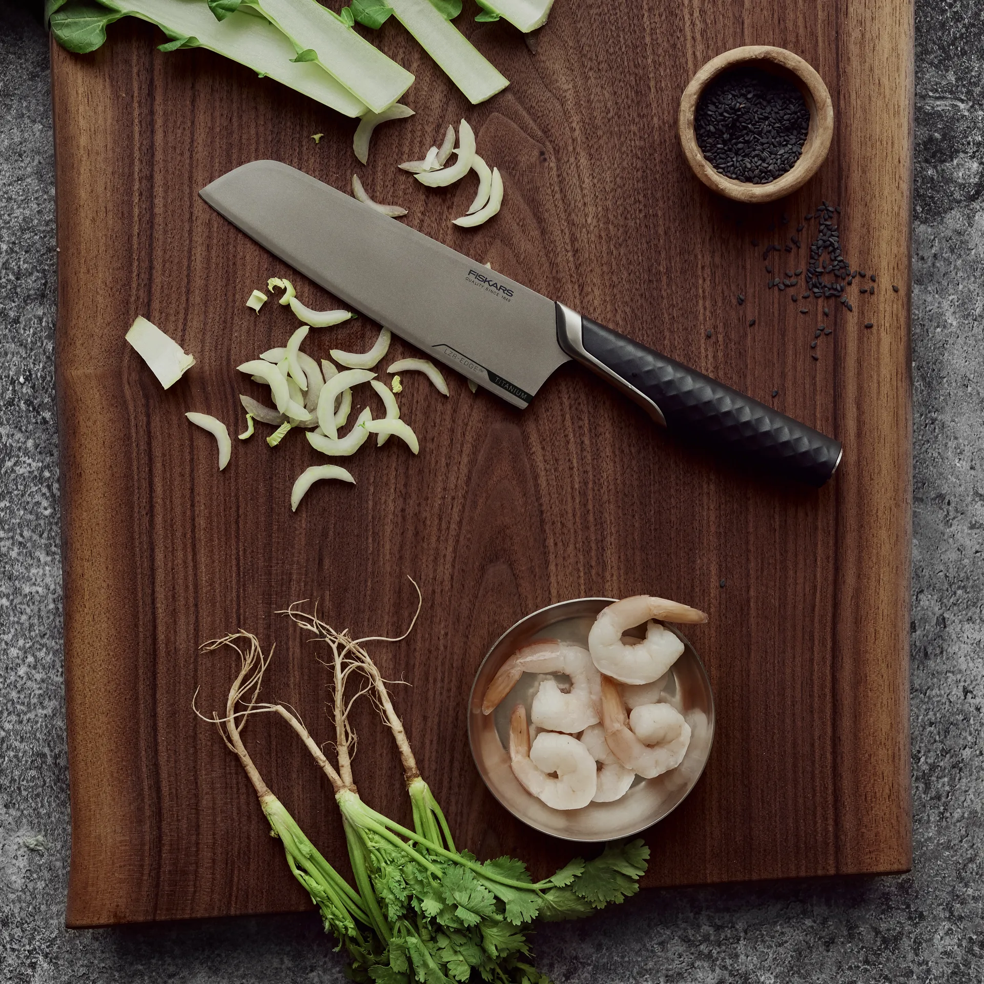 Titanium Santoku-Messer 16cm, Schwarz Fiskars