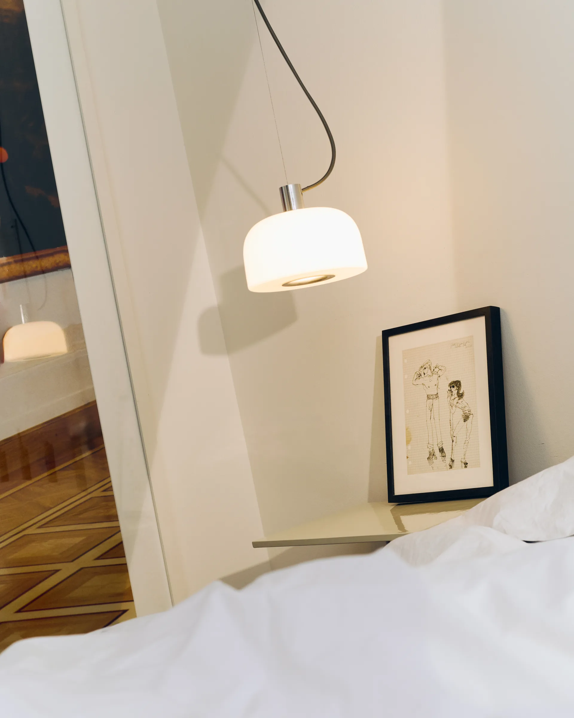 Bellhop Glass S1 Pendelleuchte, Bright aluminum Flos