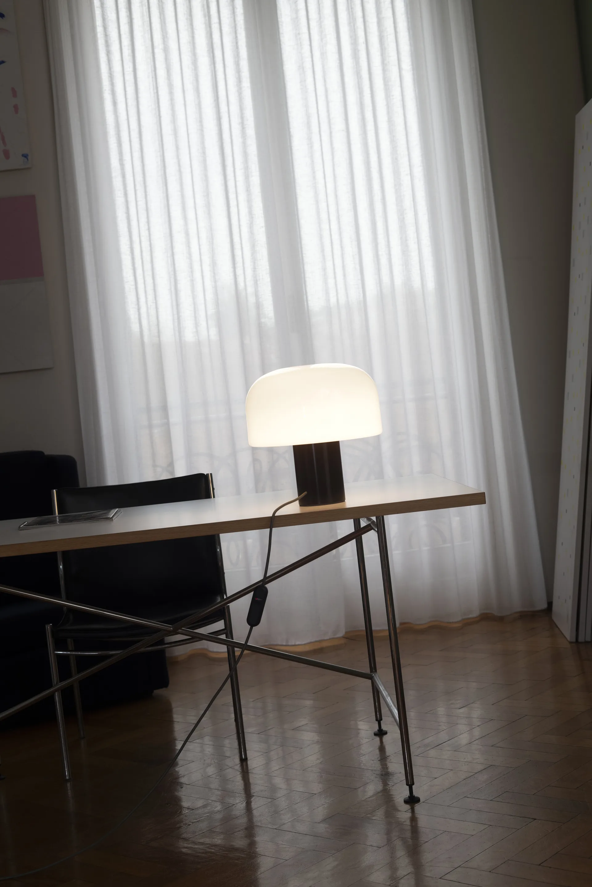 Bellhop Glass T Tischleuchte, Choko Flos