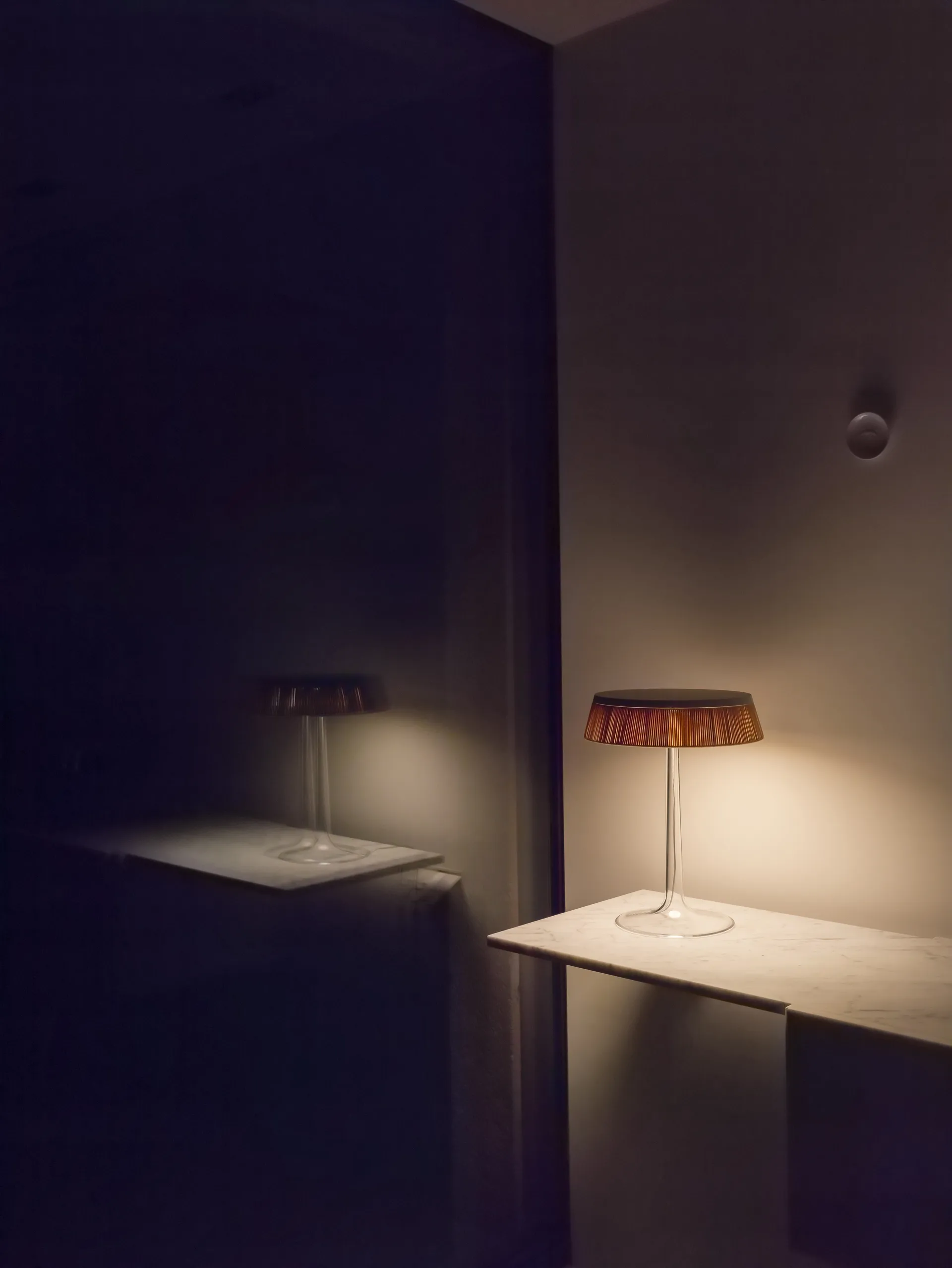 Bon Jour T Tischleuchte, Rökgrå-mattkromad Toppliknande Flos