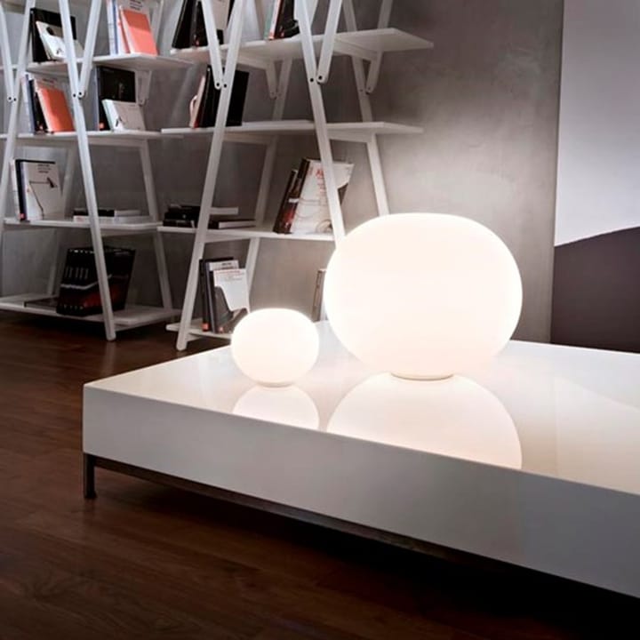 Glo-ball B2 Tischleuchte, Weißes Opalglas Flos