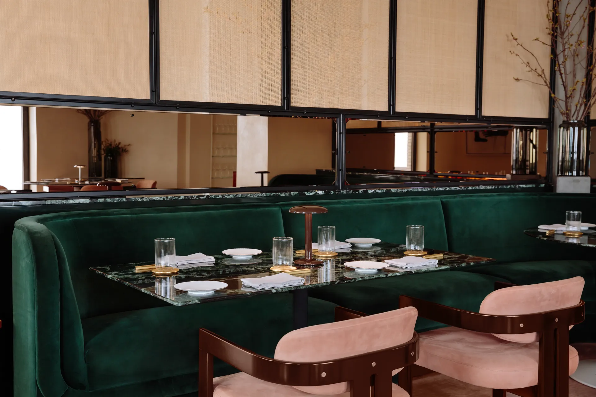 Gustave Residential tragbare Tischleuchte, Lacquered brown Flos