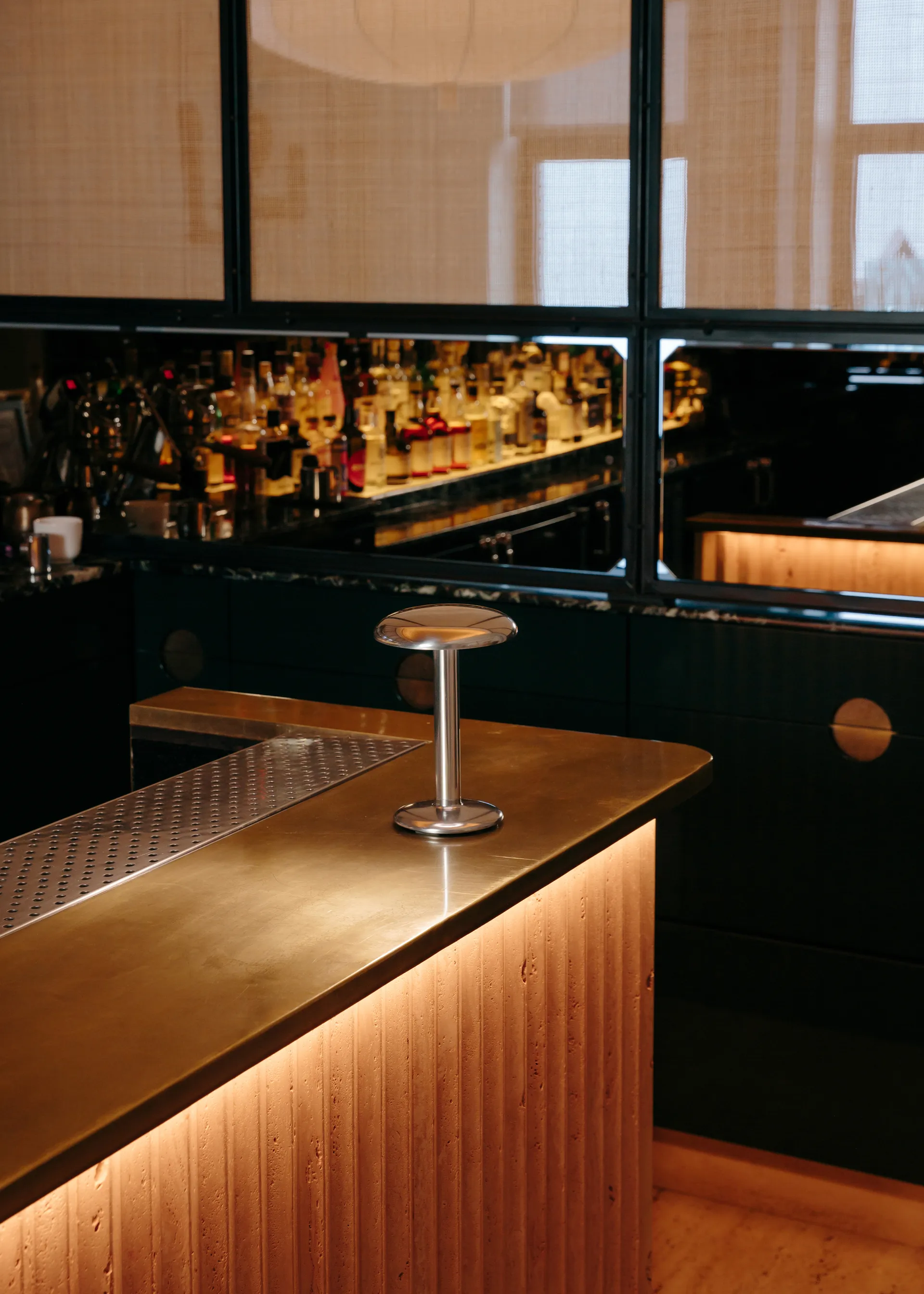 Gustave Residential tragbare Tischleuchte, Polished silver Flos