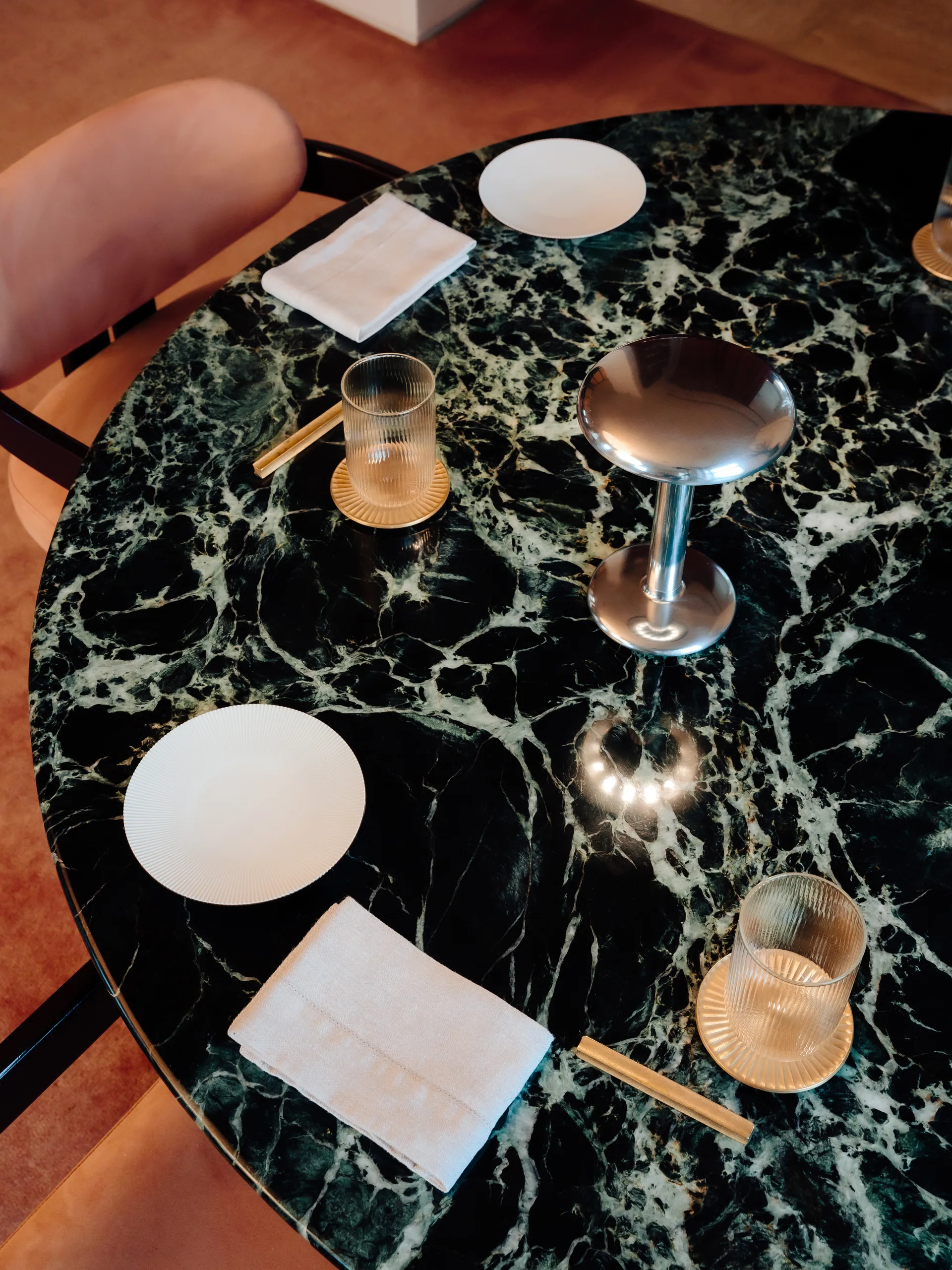 Gustave Residential tragbare Tischleuchte, Polished silver Flos