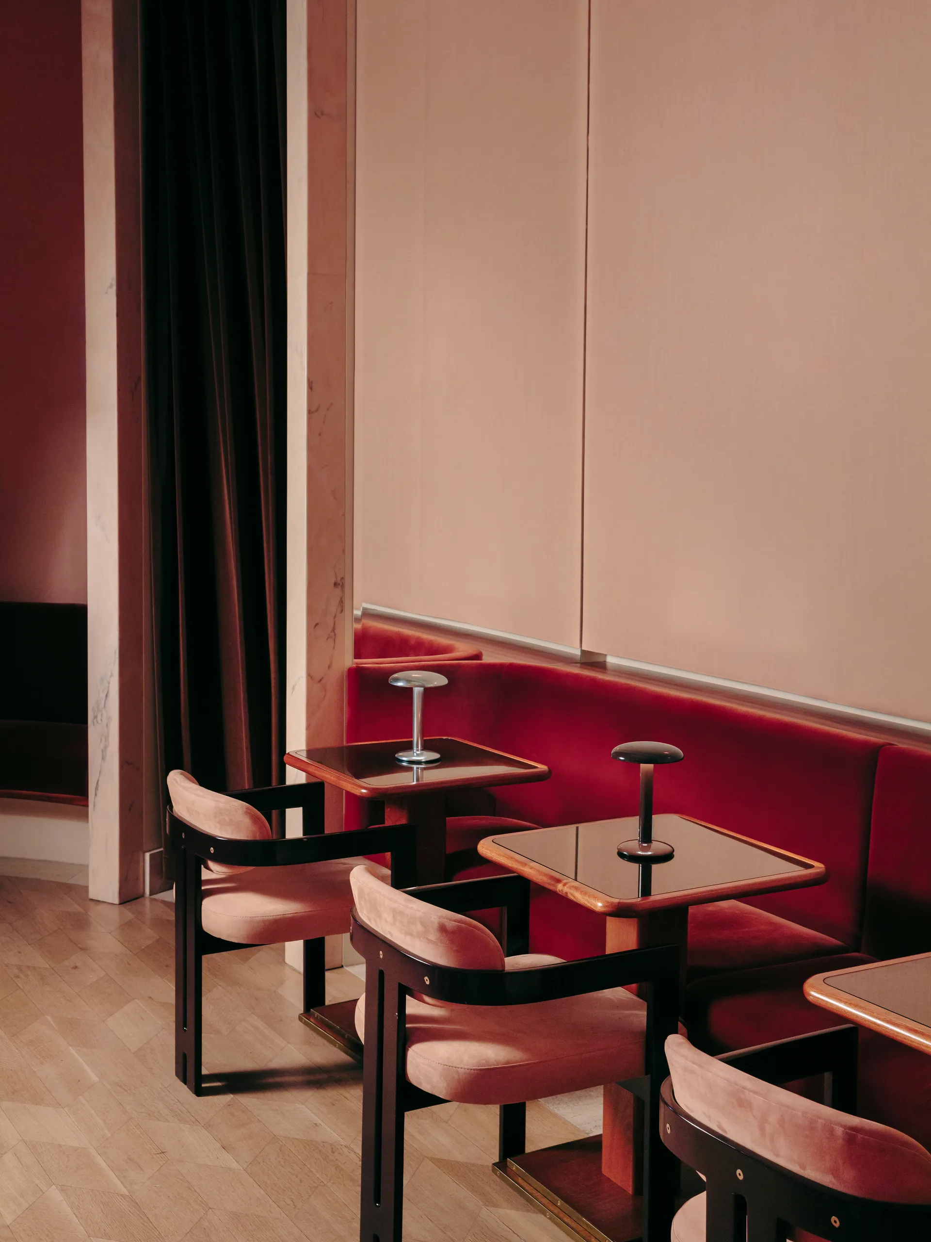 Gustave Residential tragbare Tischleuchte, Polished silver Flos