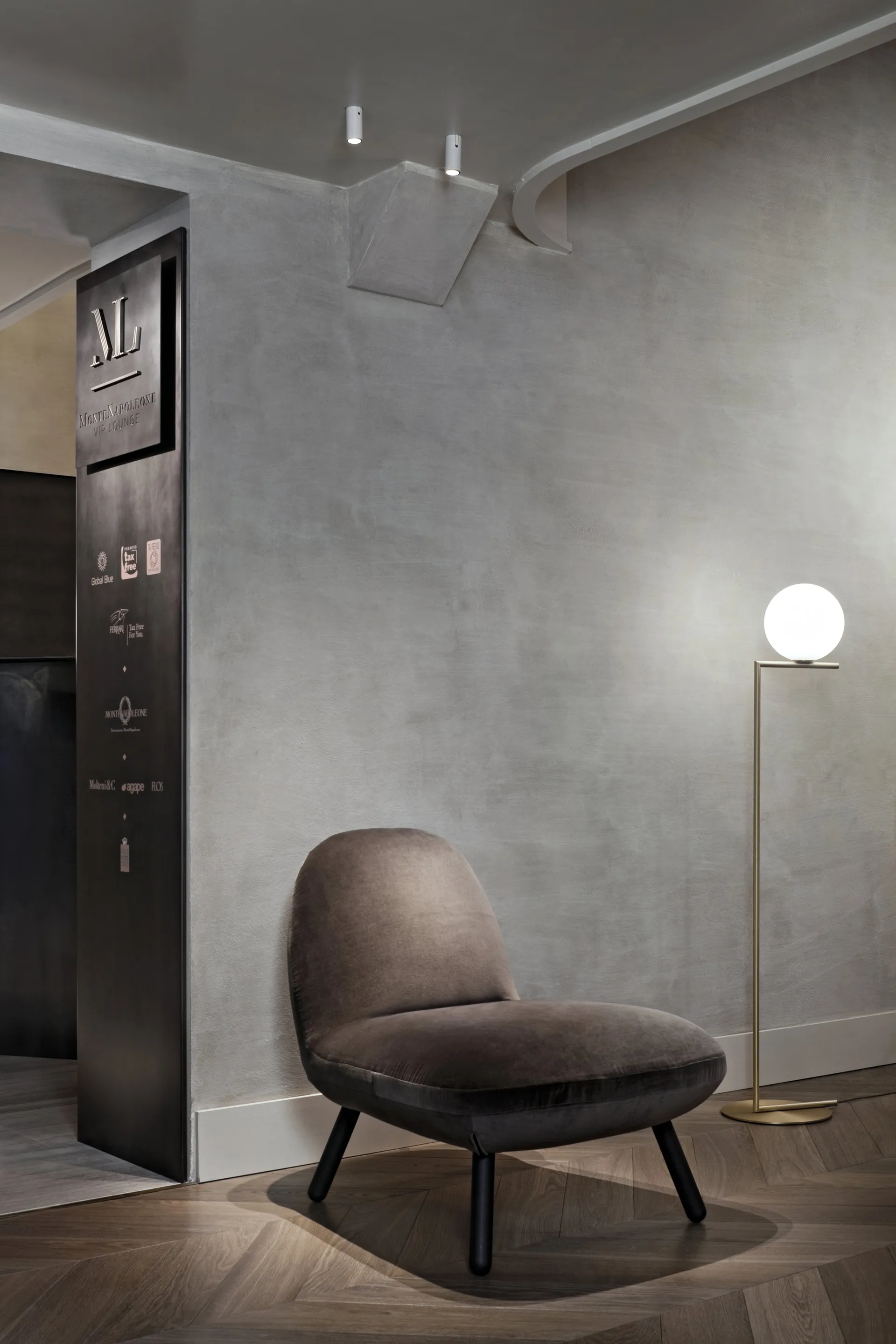 IC F1 Stehleuchte 135 cm, Gold Flos