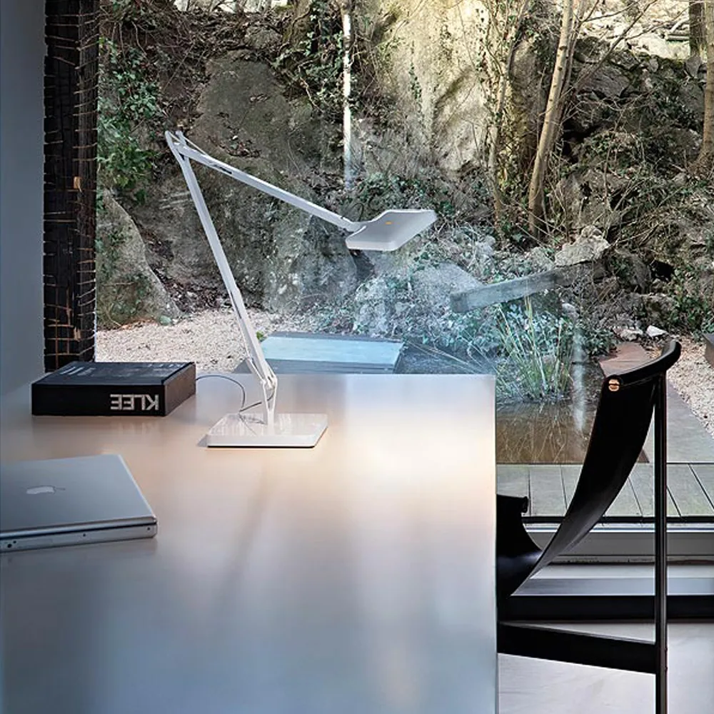 Kelvin T LED Tischleuchte, Schwarz glänzend Flos