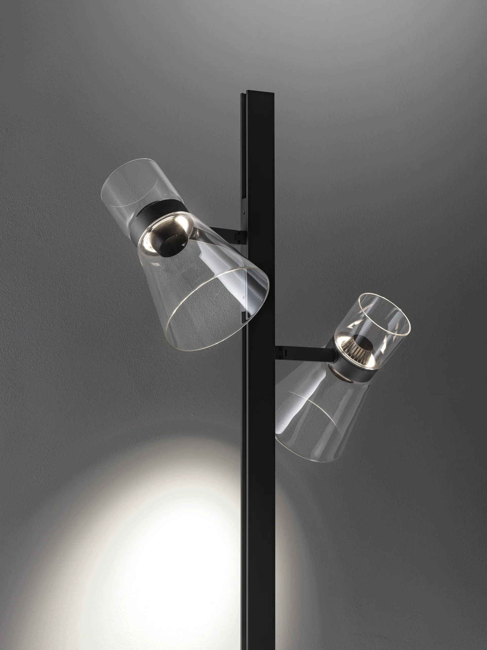 Nocturne F2 cone Stehleuchte - Schwarz,  Flos