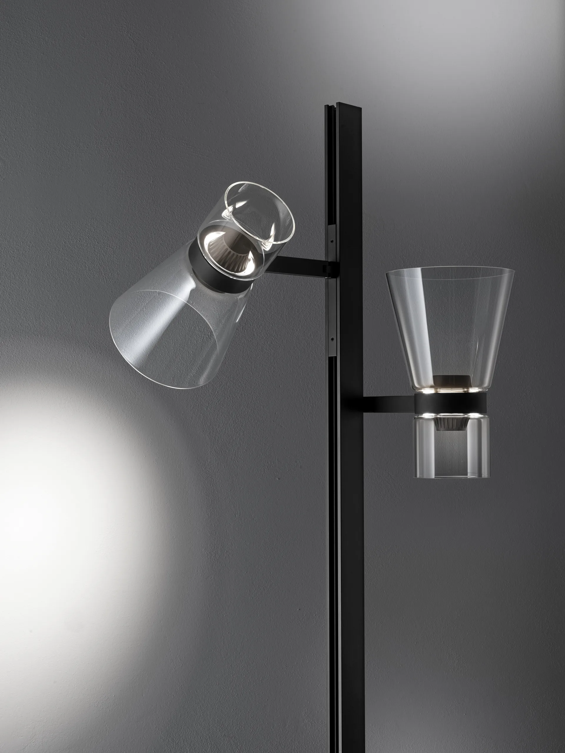 Nocturne F2 cone Stehleuchte - Schwarz,  Flos