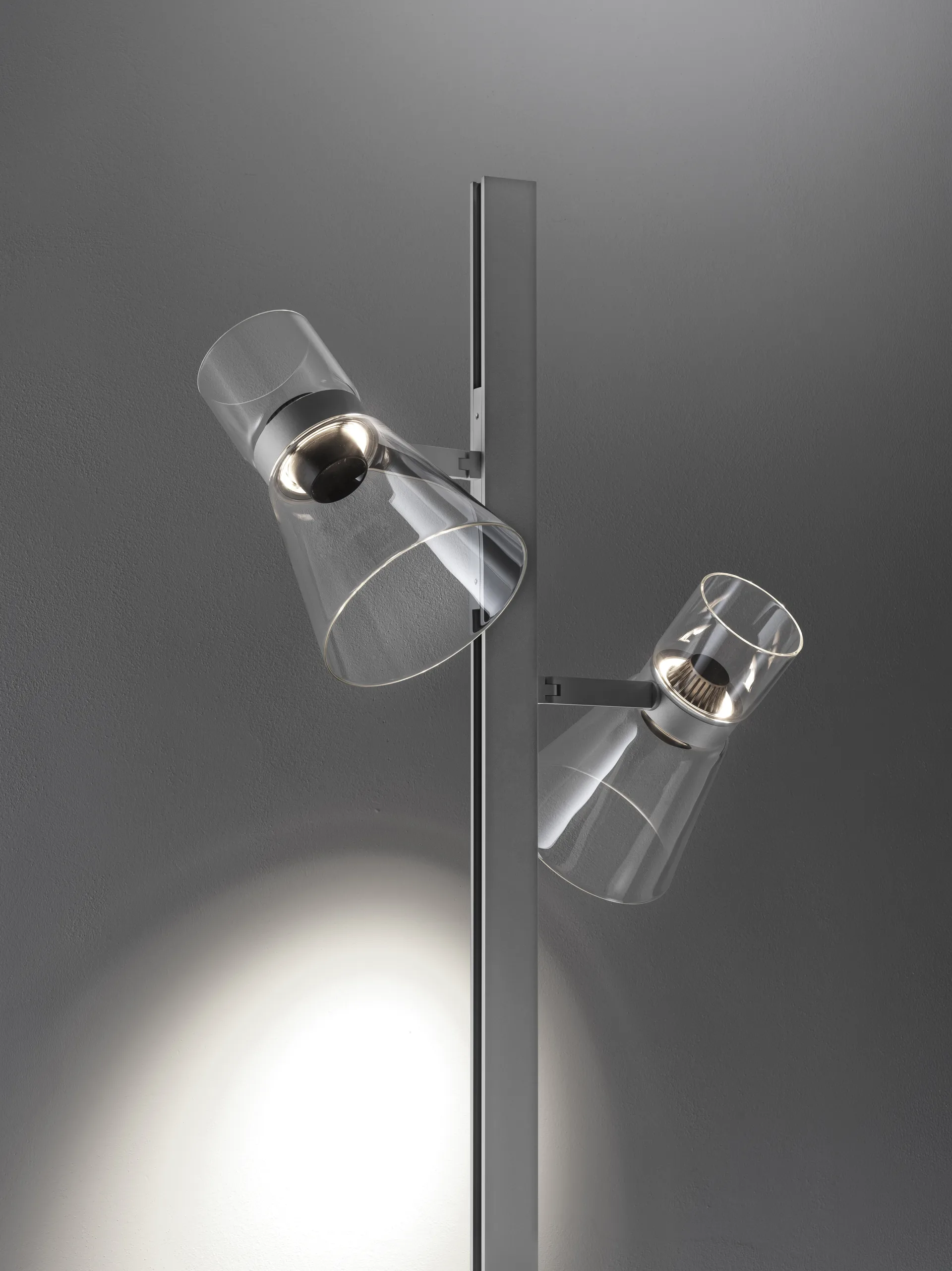 Nocturne F2 cone Stehleuchte - Silver,  Flos
