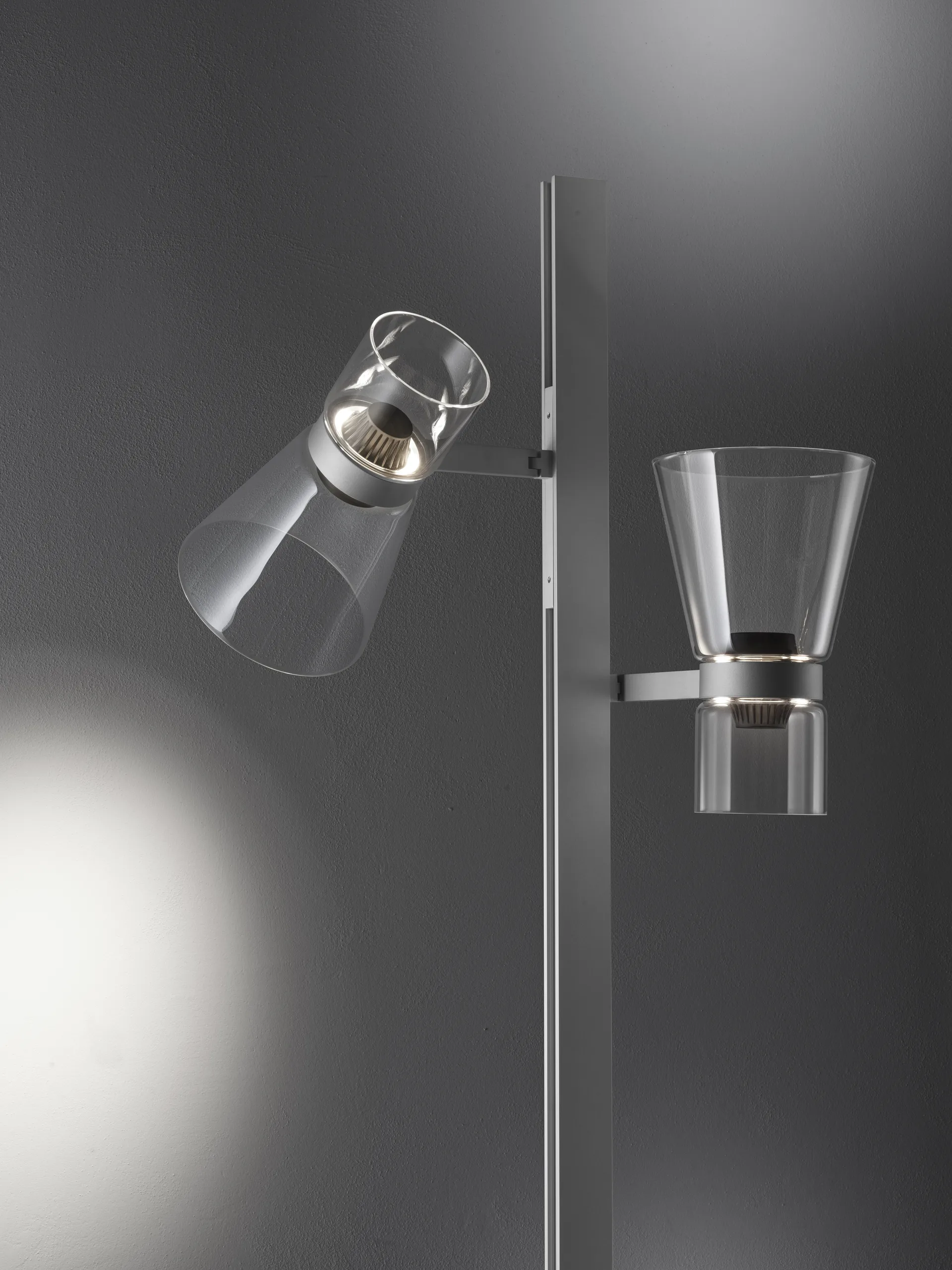 Nocturne F2 cone Stehleuchte - Silver,  Flos