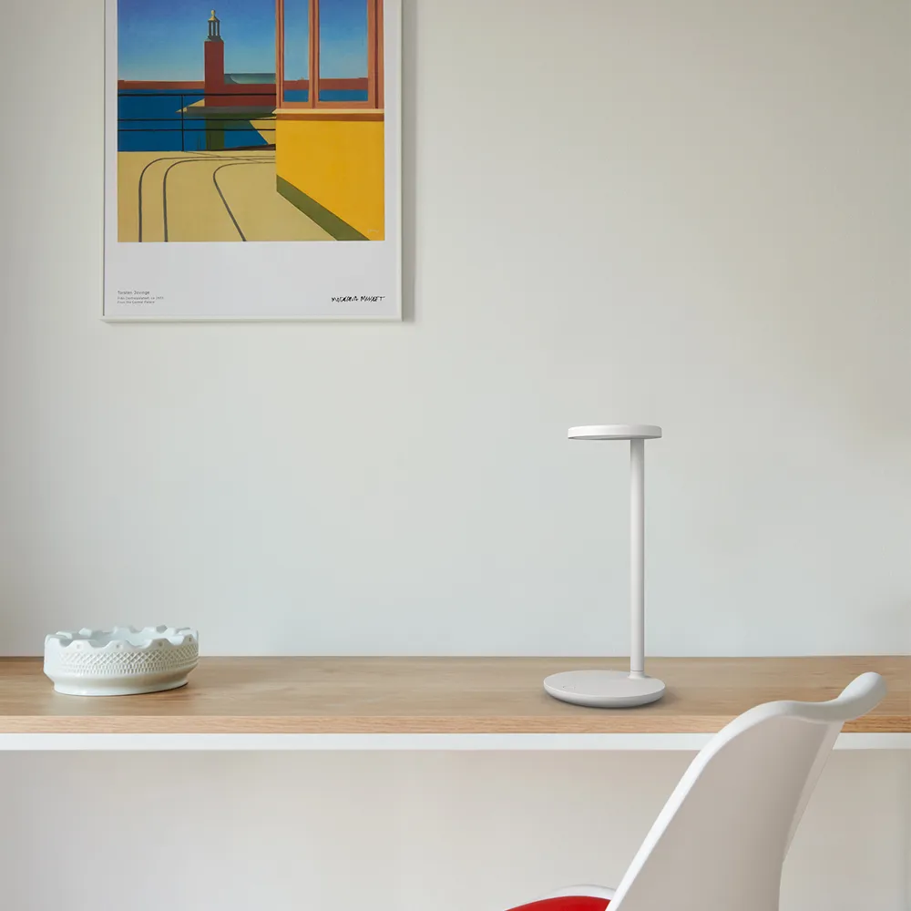 Oblique Qi Tischleuchte, Braun Flos