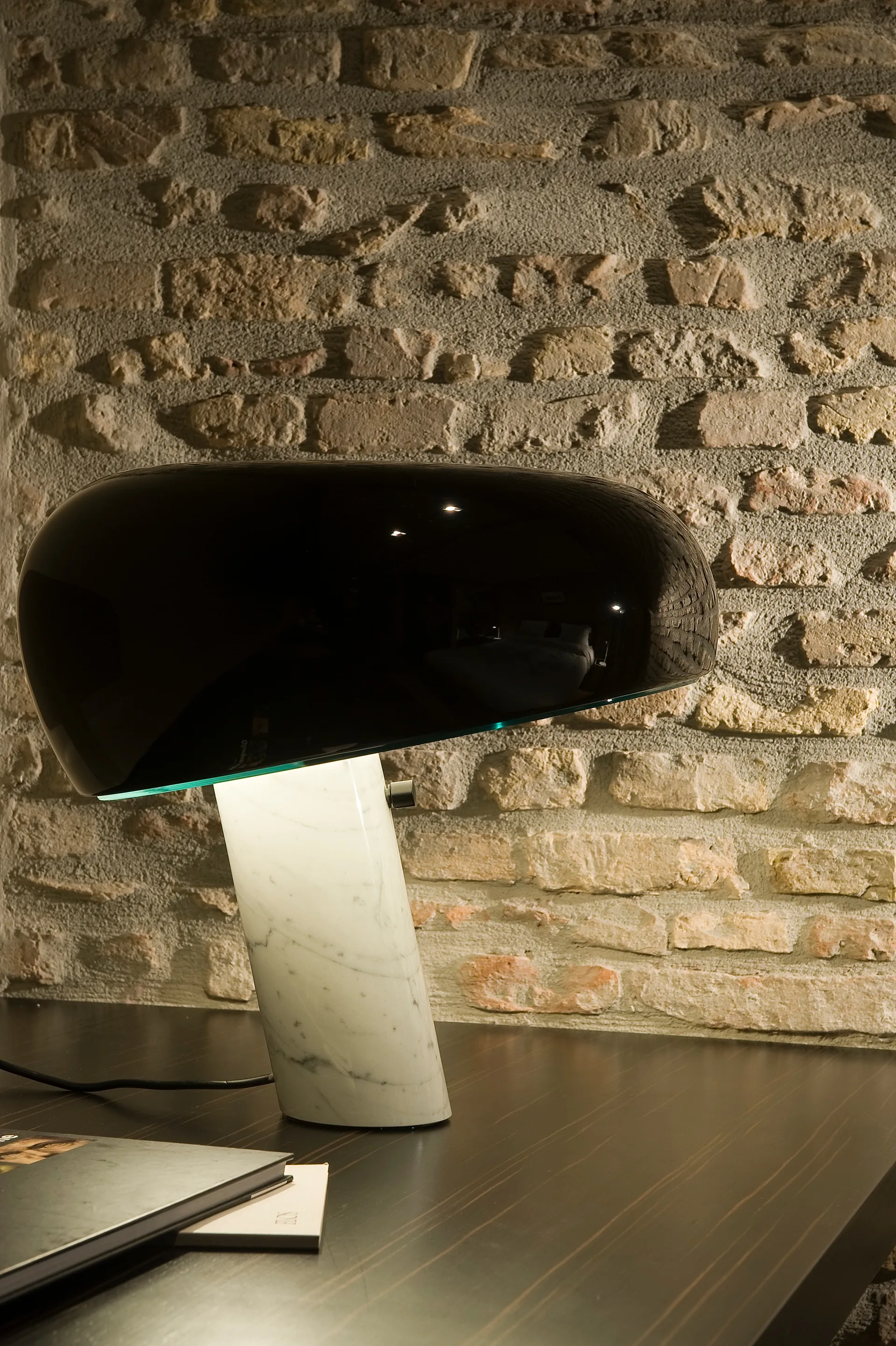 Snoopy Tischleuchte, Black Flos