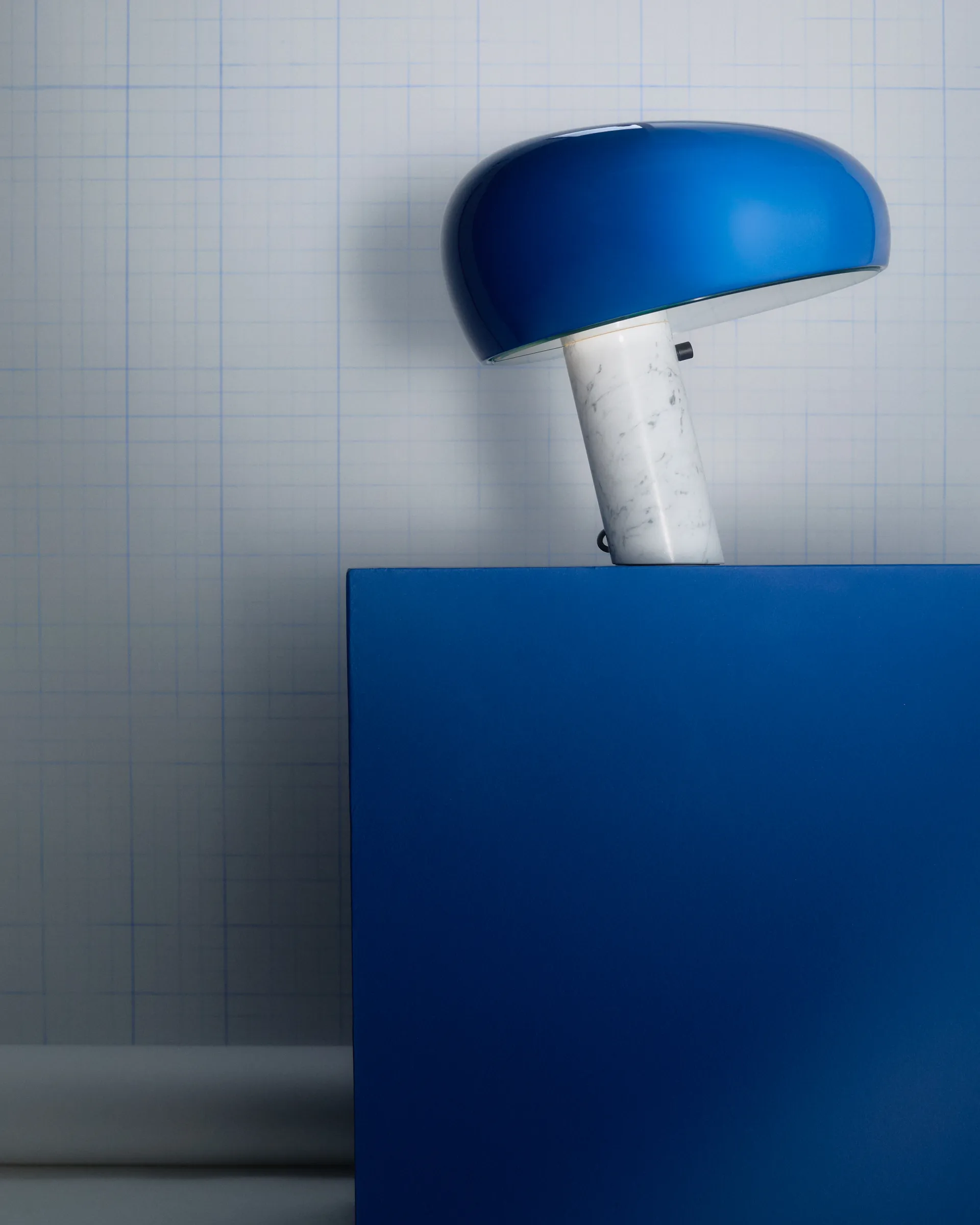 Snoopy Tischleuchte, Navy blue Flos