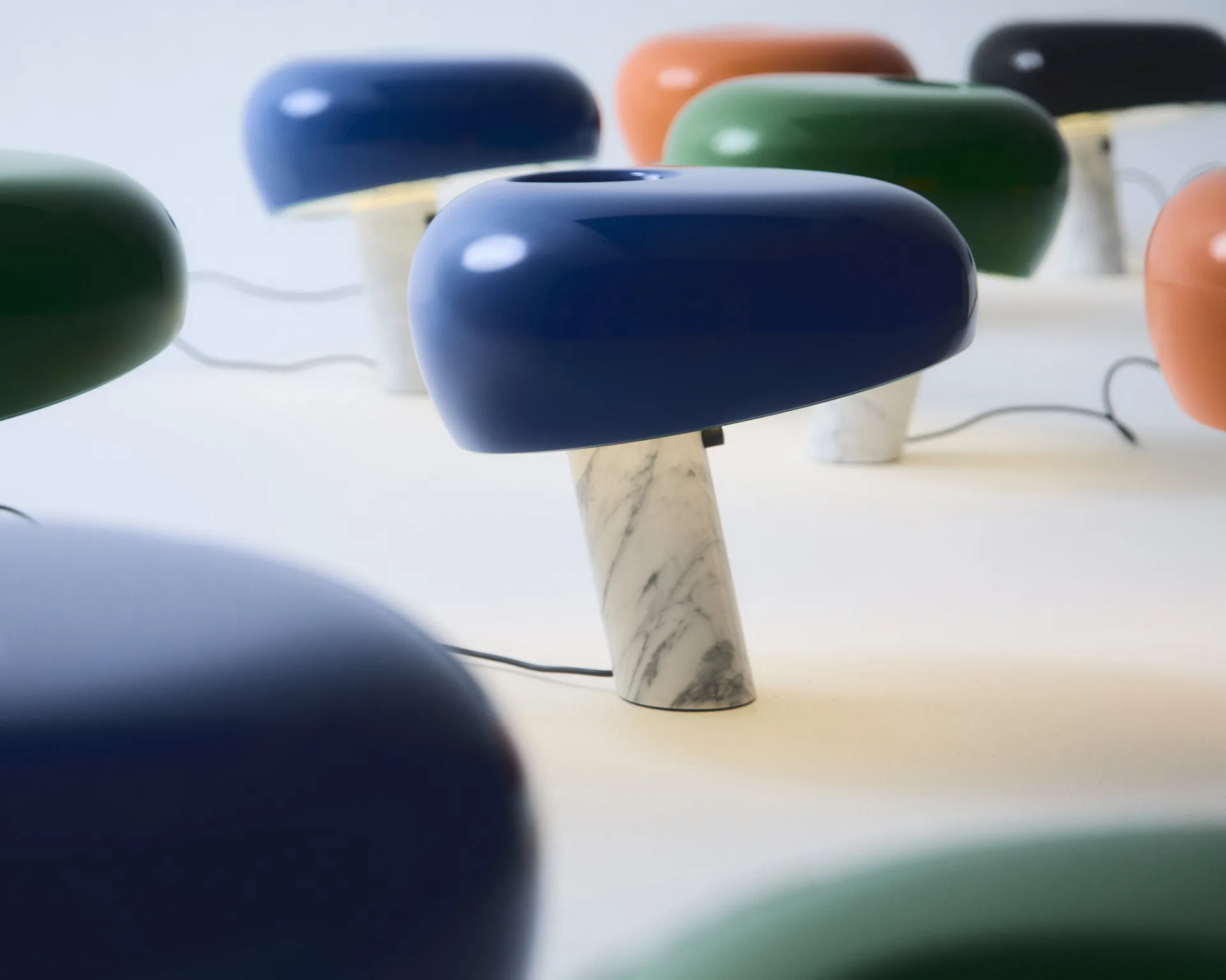 Snoopy Tischleuchte, Navy blue Flos