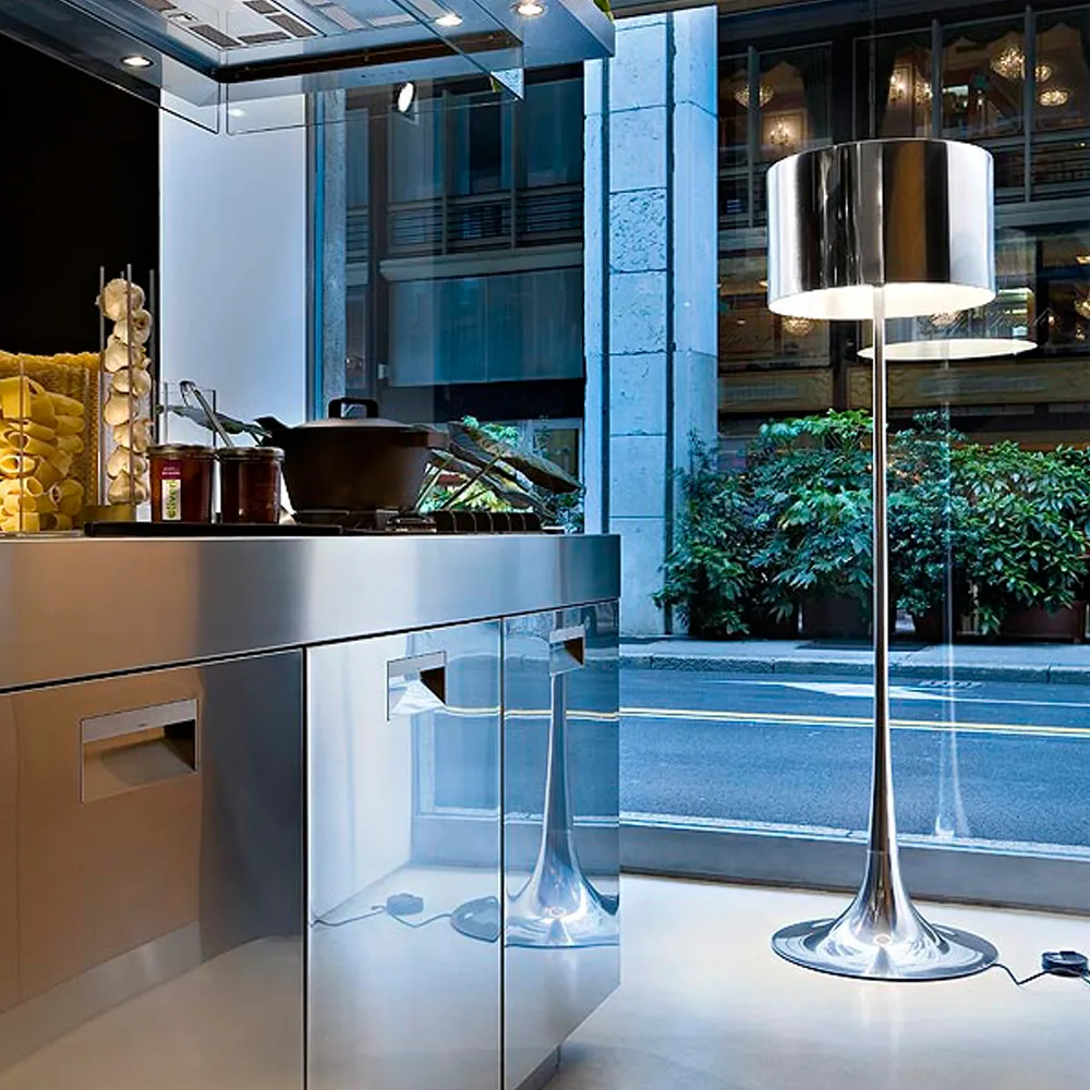 Spun Light F Stehleuchte, Schwarz Flos