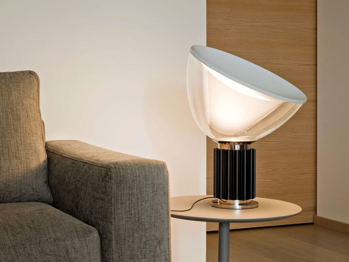 Taccia PMMA Tischleuchte, Schwarz LED Flos