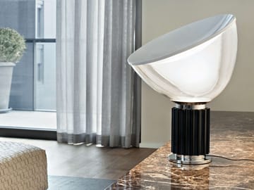 Taccia PMMA Tischleuchte - Schwarz LED - Flos