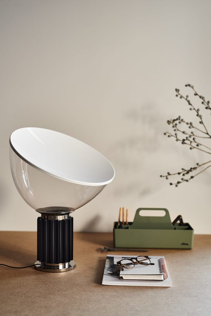 Taccia Small Tischleuchte LED 48,5 cm, Schwarz-Glaskuppel Flos