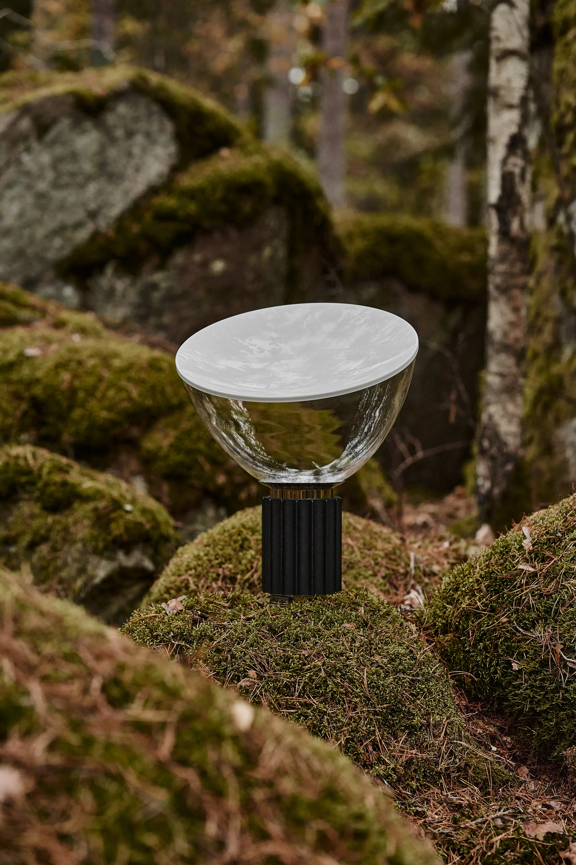 Taccia Small Tischleuchte LED 48,5 cm, Schwarz-Glaskuppel Flos