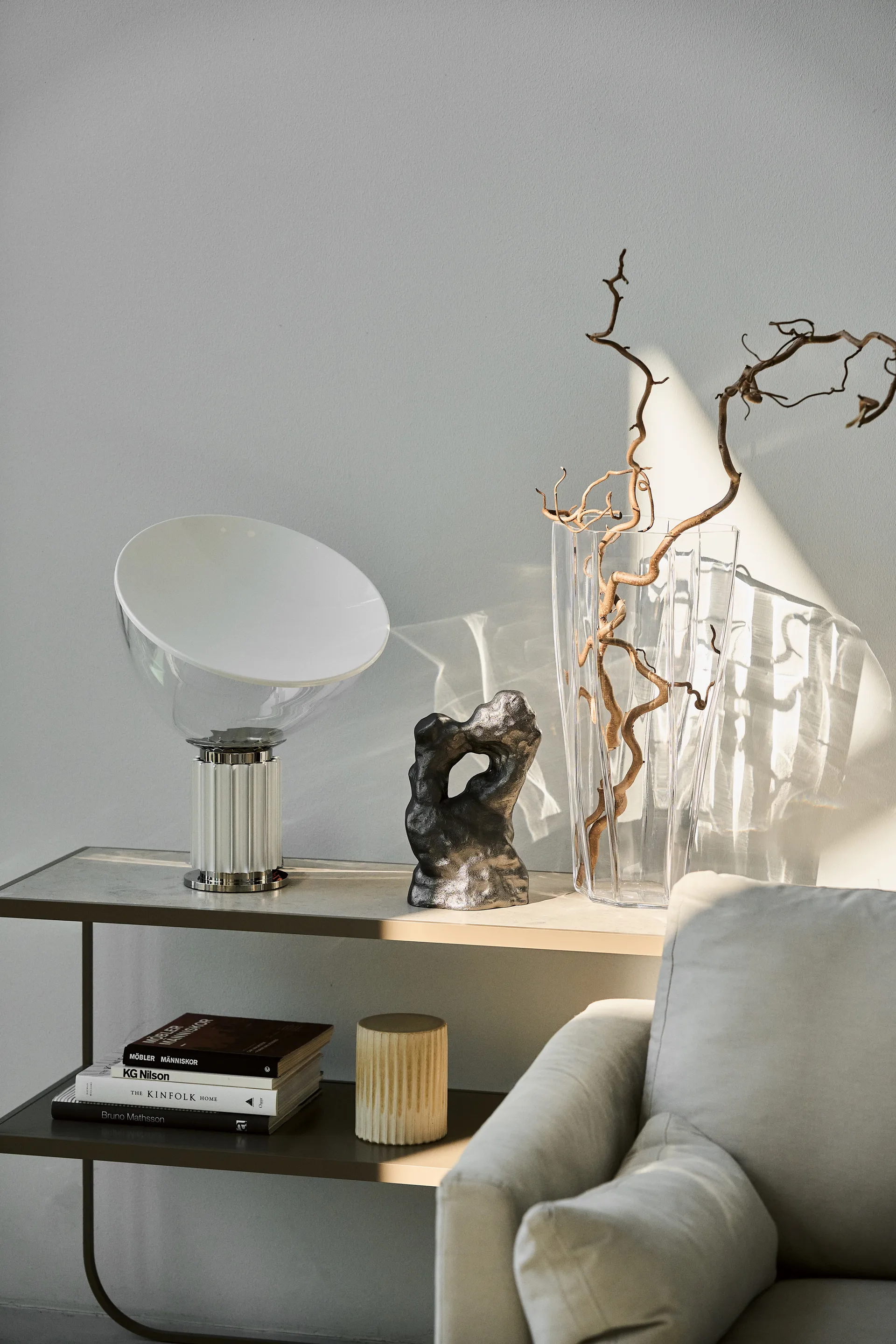 Taccia Small Tischleuchte LED 48,5 cm, Silber-Glaskuppel Flos