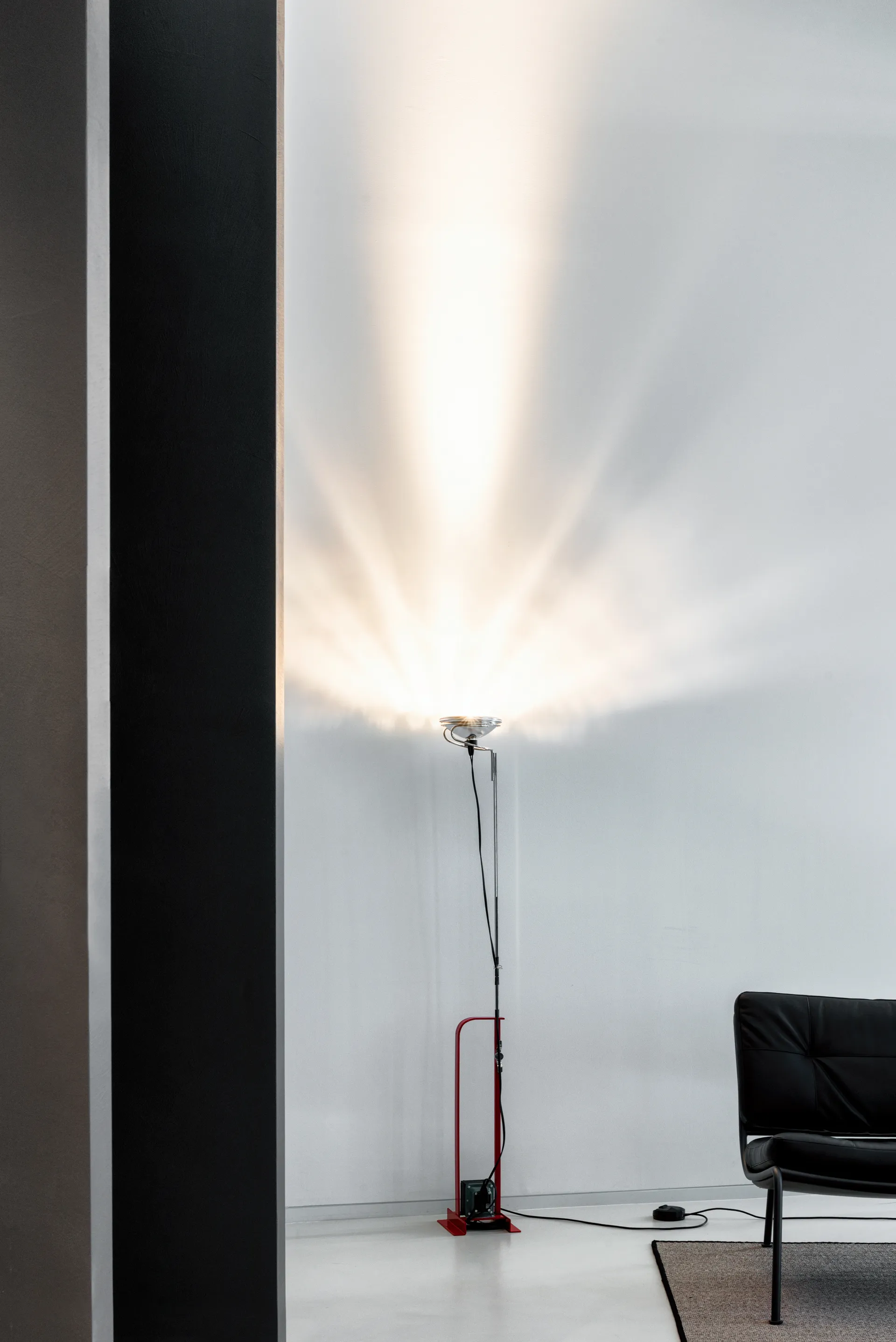 Toio LED-Stehleuchte - Rot (GB),  Flos