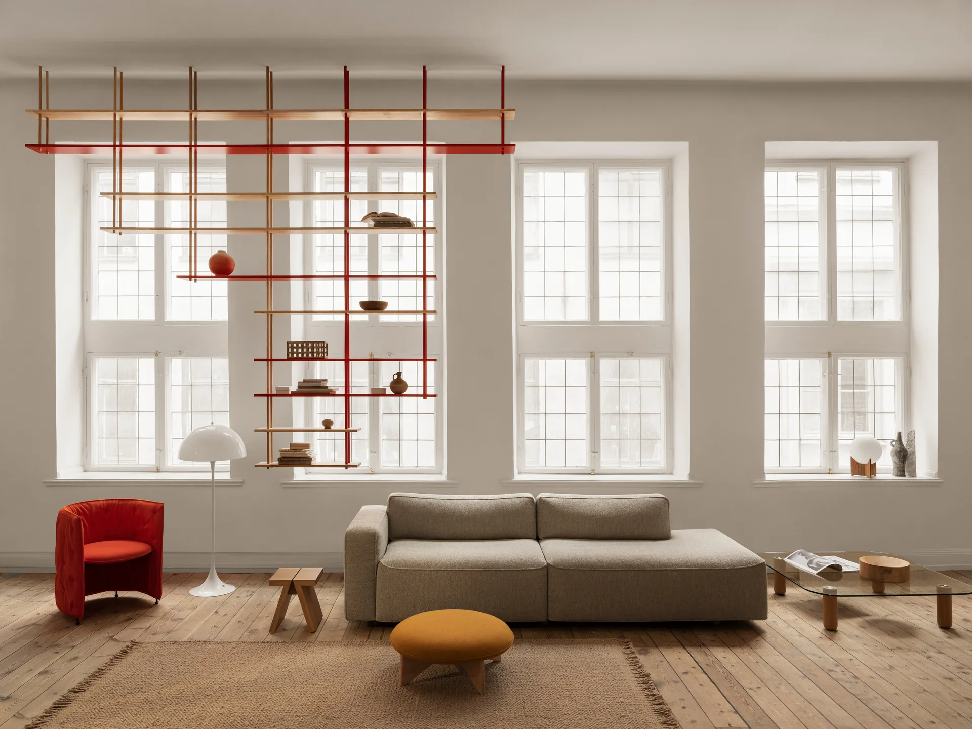 Bond Wandregal W103, Rote lackierte Birke Fogia