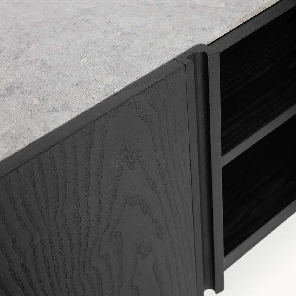 Boss Sideboard, Eiche schwarz gebeizt-4 Türen-Kalkstein Fogia