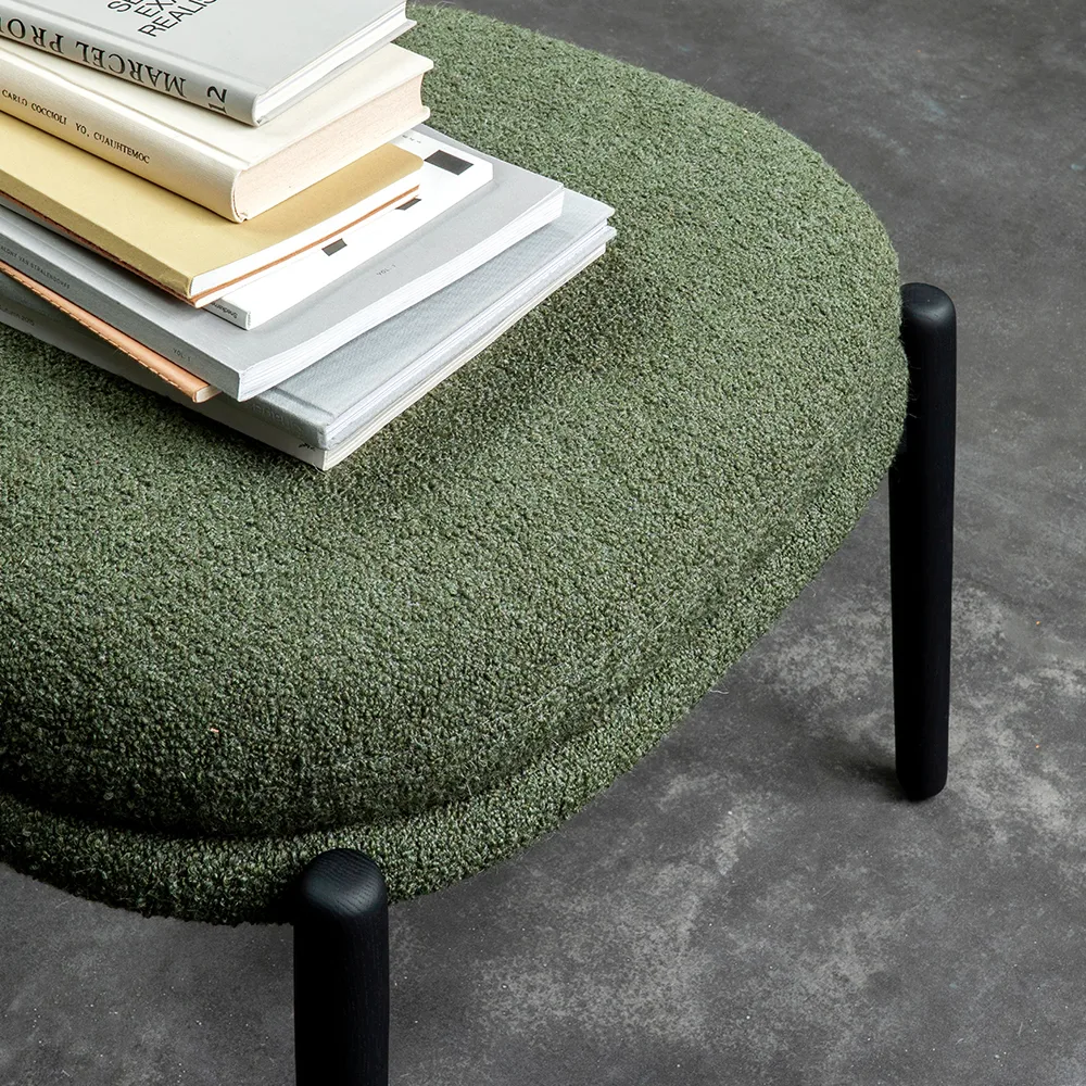 Embrace Ottoman Eichenbein, Leder Vintage Cognac, lackiert Fogia