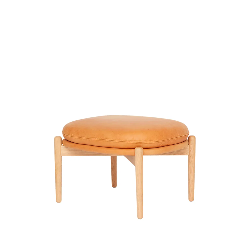 Embrace Ottoman Eichenbein, Leder Vintage Cognac, lackiert Fogia