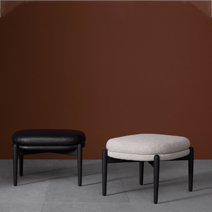 Embrace Ottoman Eichenbein, Leder Vintage Cognac, lackiert Fogia