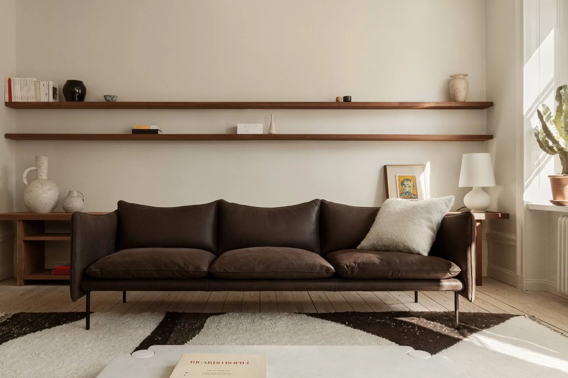 Tiki Sofa 3-Sitz, Leder Vintage Dark Chocolate – schwarze Metallbeine Fogia