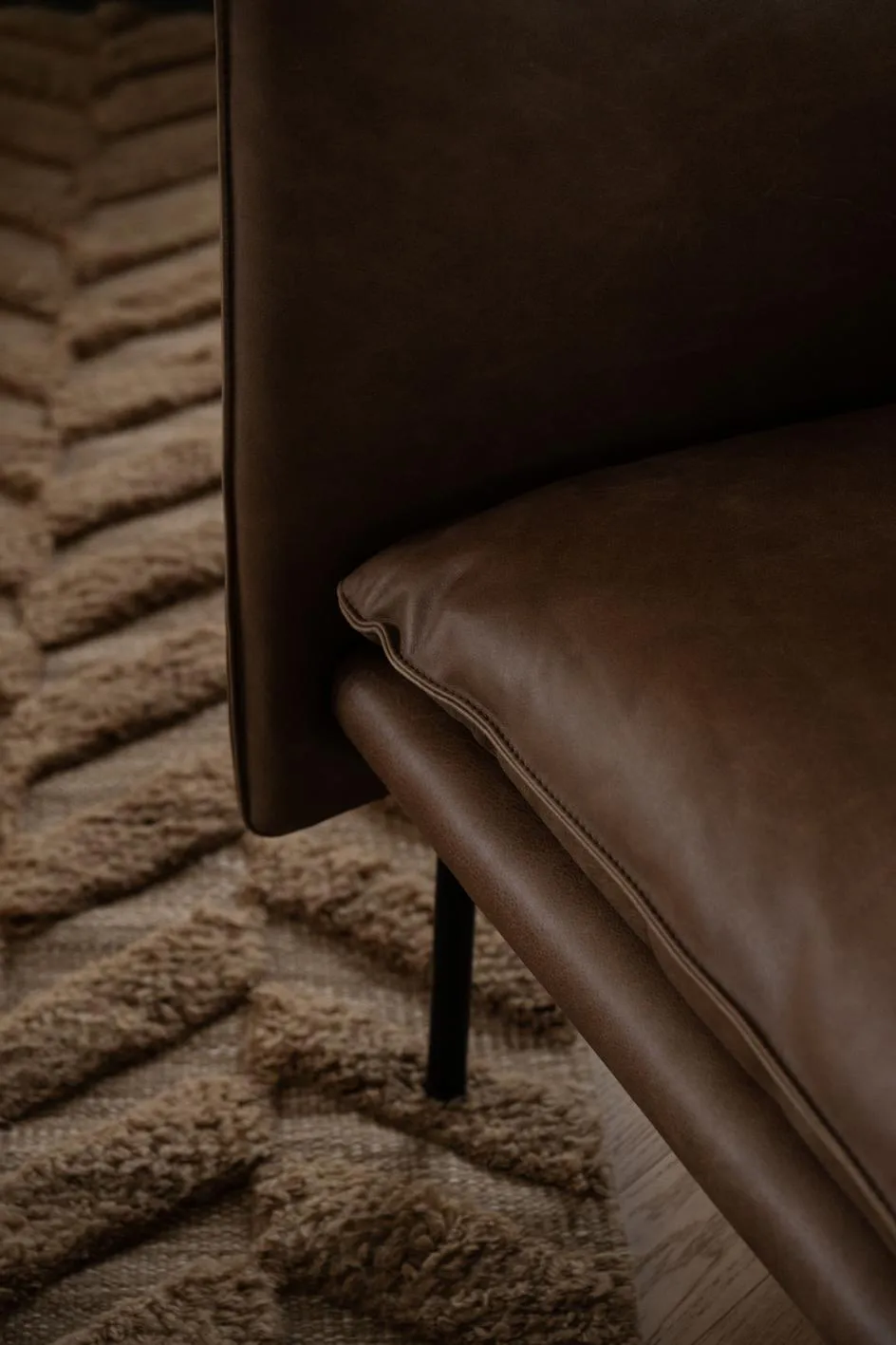 Tiki Sofa 3-Sitz, Vintage Tabacco-schwarz Stahlbein Fogia