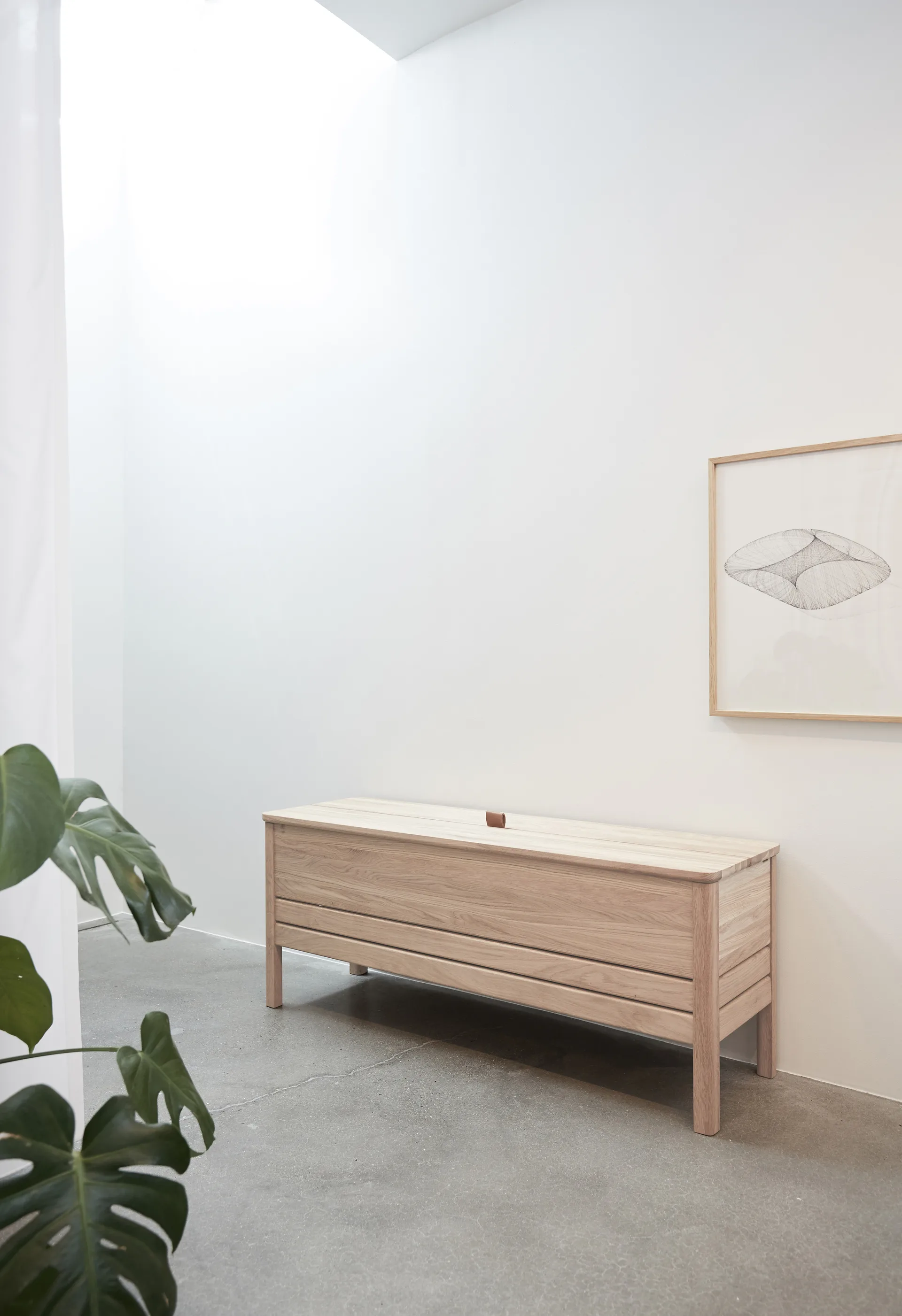 A Line Aufbewahrungsbank 111 cm, Weiße Eiche Form & Refine