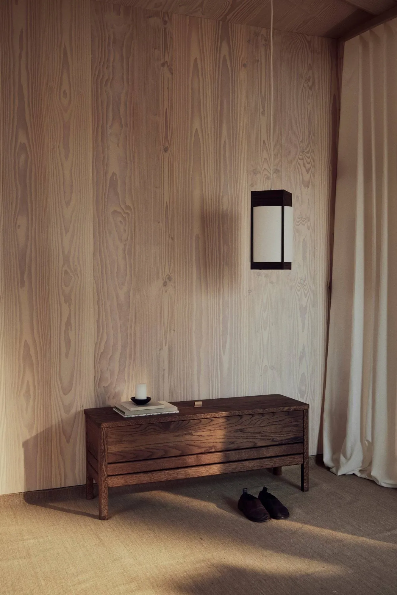 Andon Pendelleuchte, Esche, Medium Form & Refine