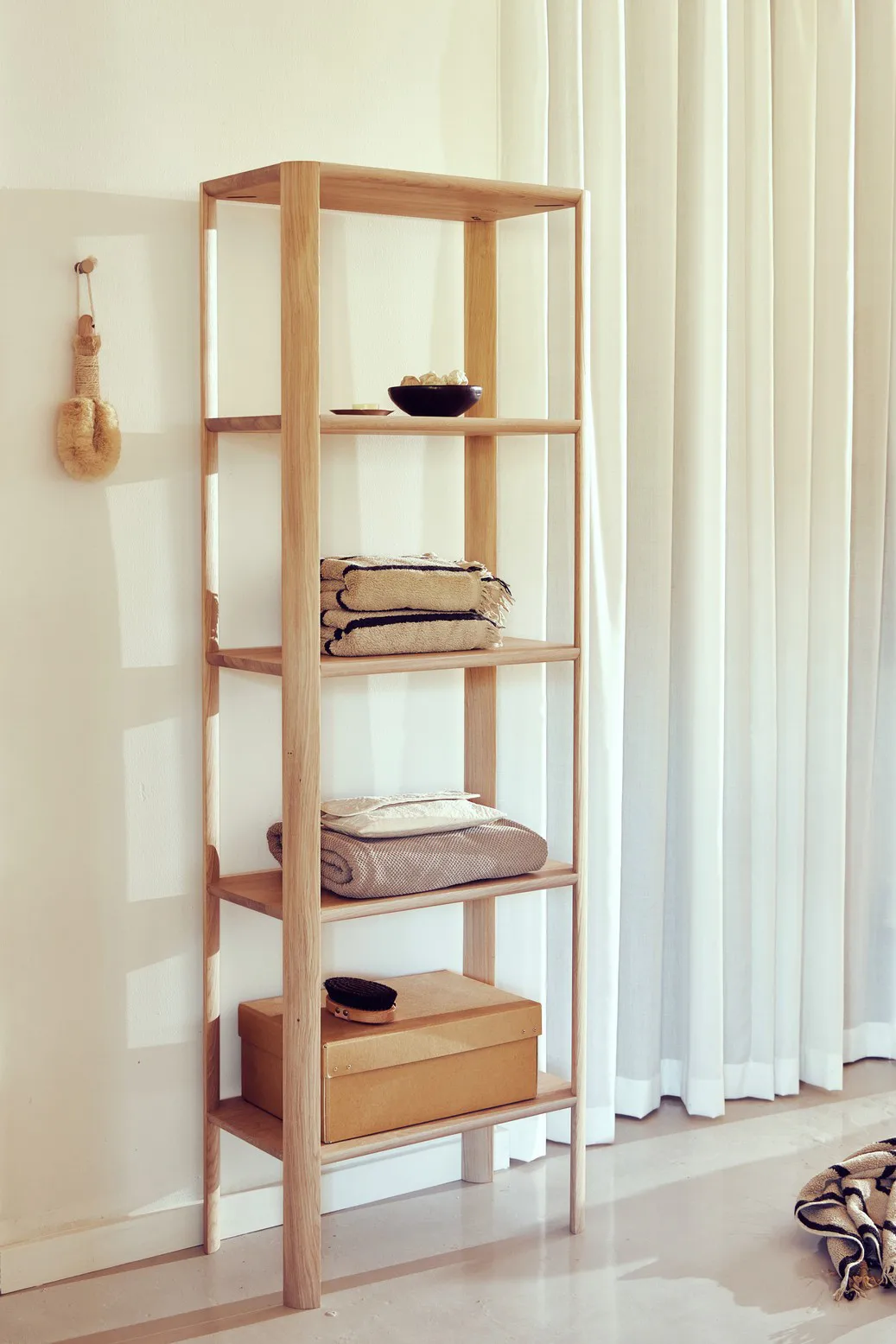 Leaf Regal 5 Ablagen 55x162 cm, Weiße Eiche Form & Refine