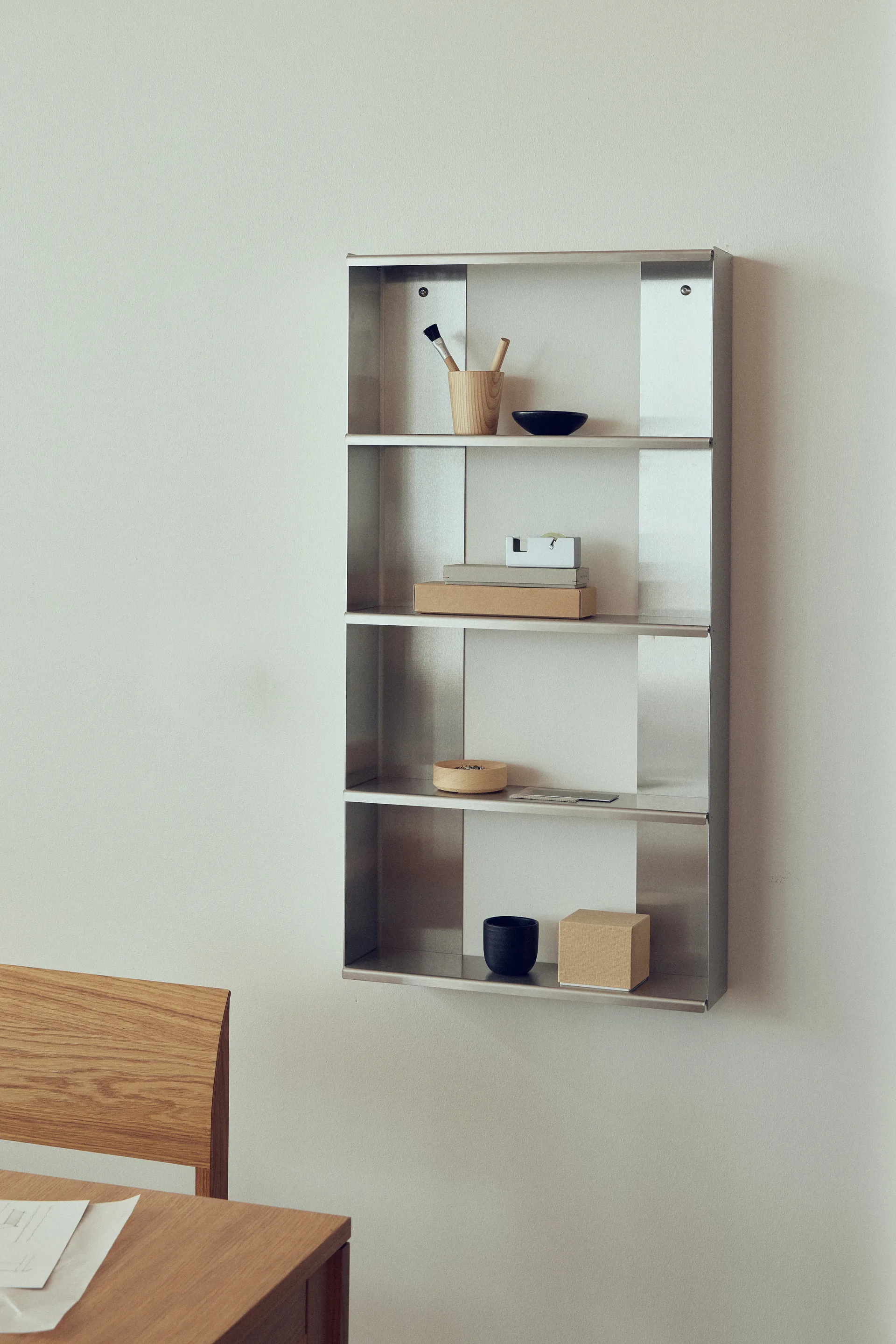 Taper Wandregal, Edelstahl, 50x98 cm Form & Refine