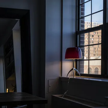 Lumiere Grande dimmbare Tischleuchte - warmweiß, schwarzchrom - Foscarini