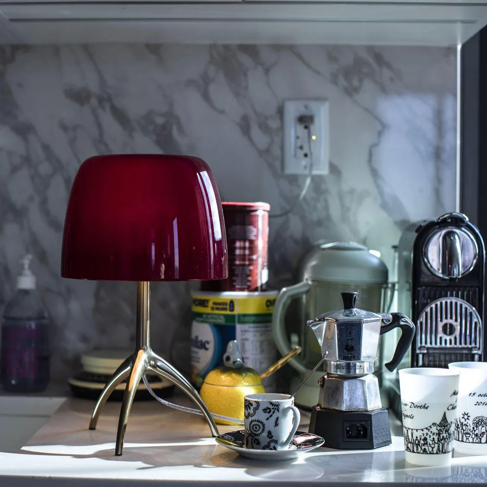 Lumiere Piccola dimmbare Tischleuchte, Warmweiß Schirm-schwarzchrom Fuß Foscarini