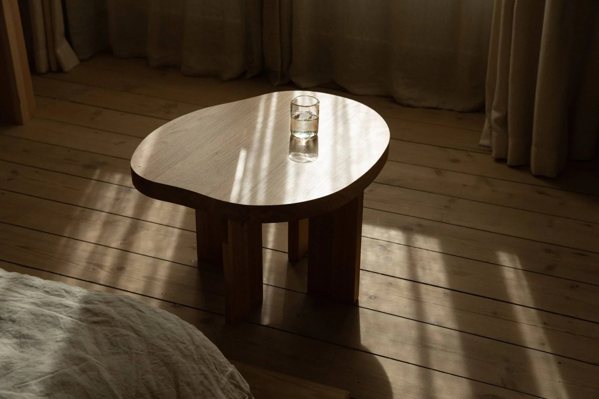 Farmhouse Beistelltisch, Dunkle Eiche, 51x55,8x37 cm FRAMA