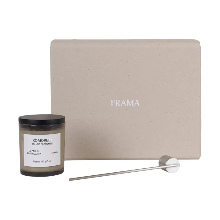 FRAMA Geschenkset Duftkerze + Kerzenlöscher - Komorebi - FRAMA