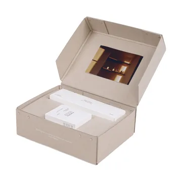 FRAMA Geschenkset Duftkerze + Kerzenlöscher - Komorebi - FRAMA