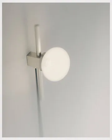 Ovoid Single Wandleuchte - Edelstahl-Opalglas - FRAMA