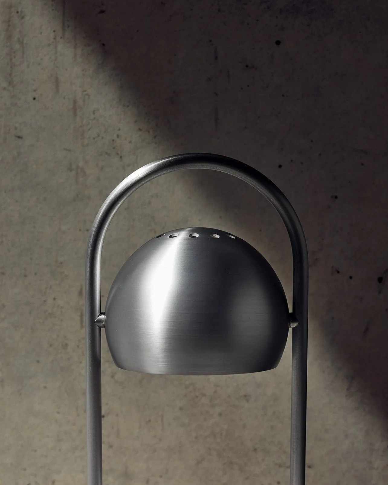 Ball tragbare Tischlampe, Brushed Aluminium, 32 cm Frandsen