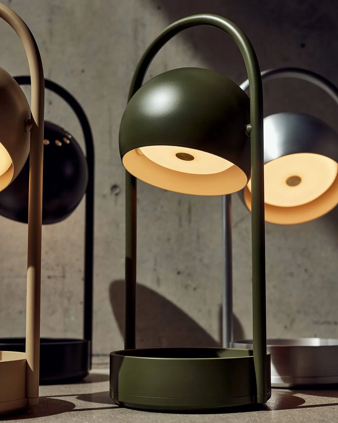Ball tragbare Tischlampe, Olive Green, 32 cm Frandsen